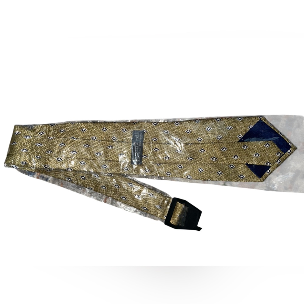NWT Leonardi men’s silk tie. Gold with diamond pattern. - Picture 2 of 3